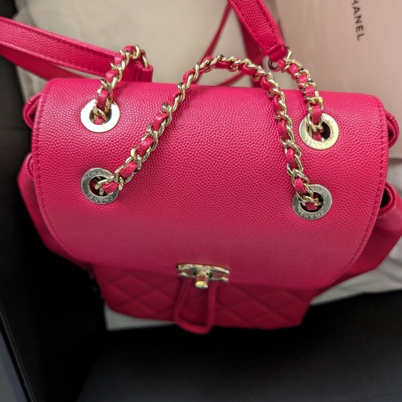 SOLD.$4000 direct Authentic Chanel business affinity red backpack, Caviar lea… - Picture 6 of 16